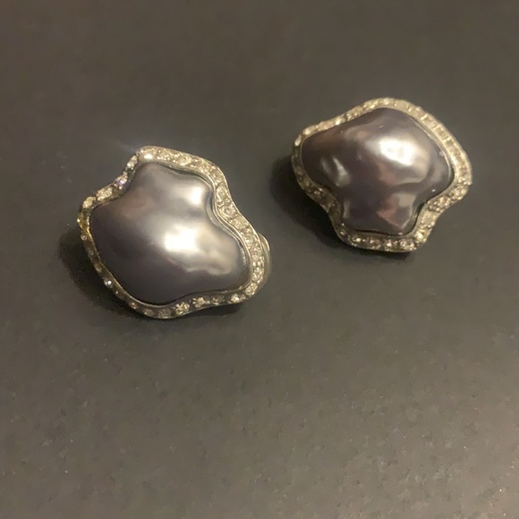 Kenneth Jay Lane pearl Vintage Deco Inspired Mabé Pearl Earrings clip earings - Picture 5 of 13